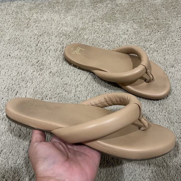 BEEK Ruby Thong Thong Sandals Tan Size 10 Comfort Boho Puffy Beach Pool Resort - Picture 3 of 7